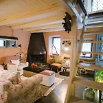 Rustic Rose - Private Premium House Holiday home